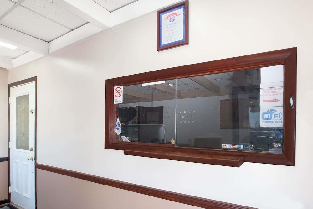 Imperial Inn Grand Blanc Bagian luar foto