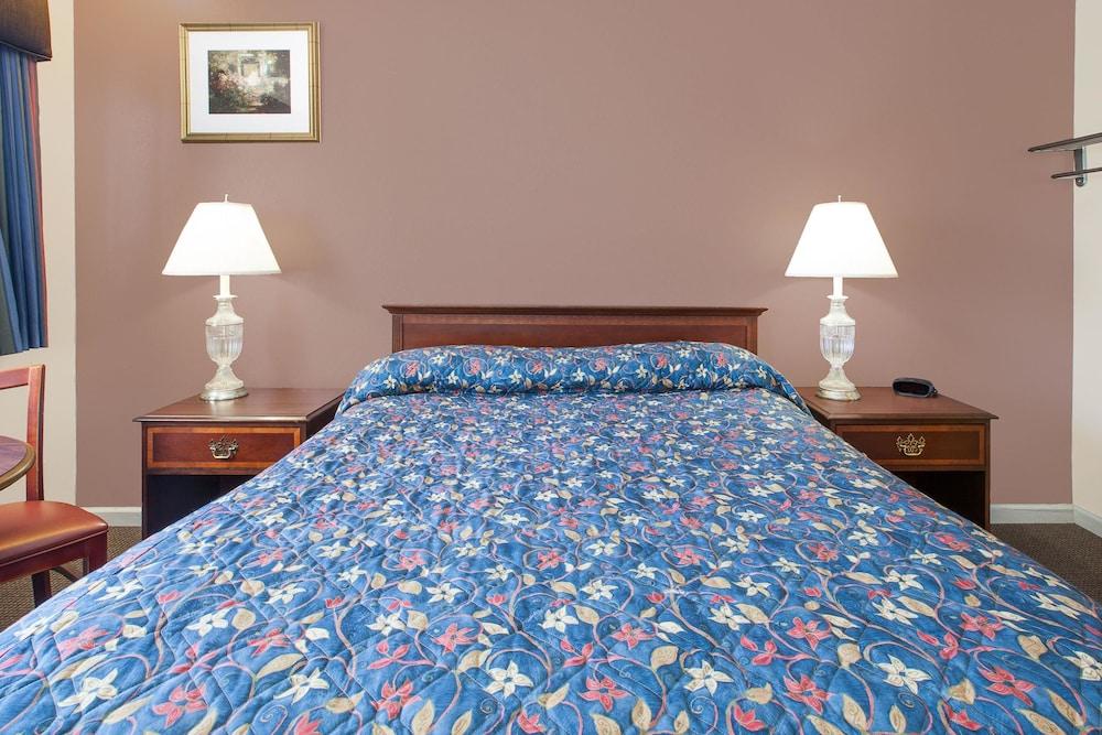 Imperial Inn Grand Blanc Bagian luar foto