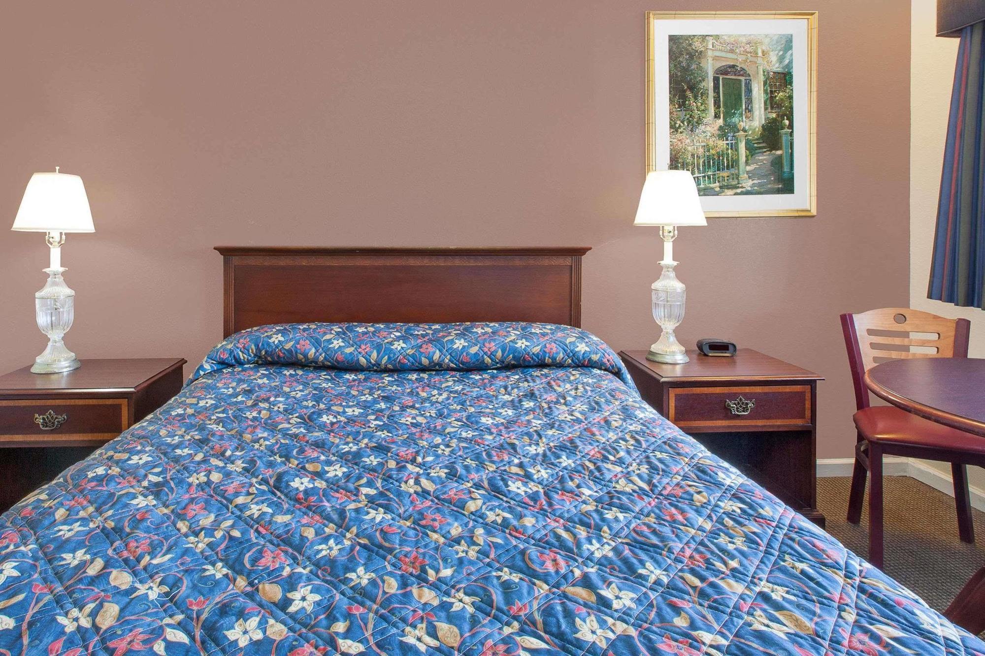 Imperial Inn Grand Blanc Bagian luar foto