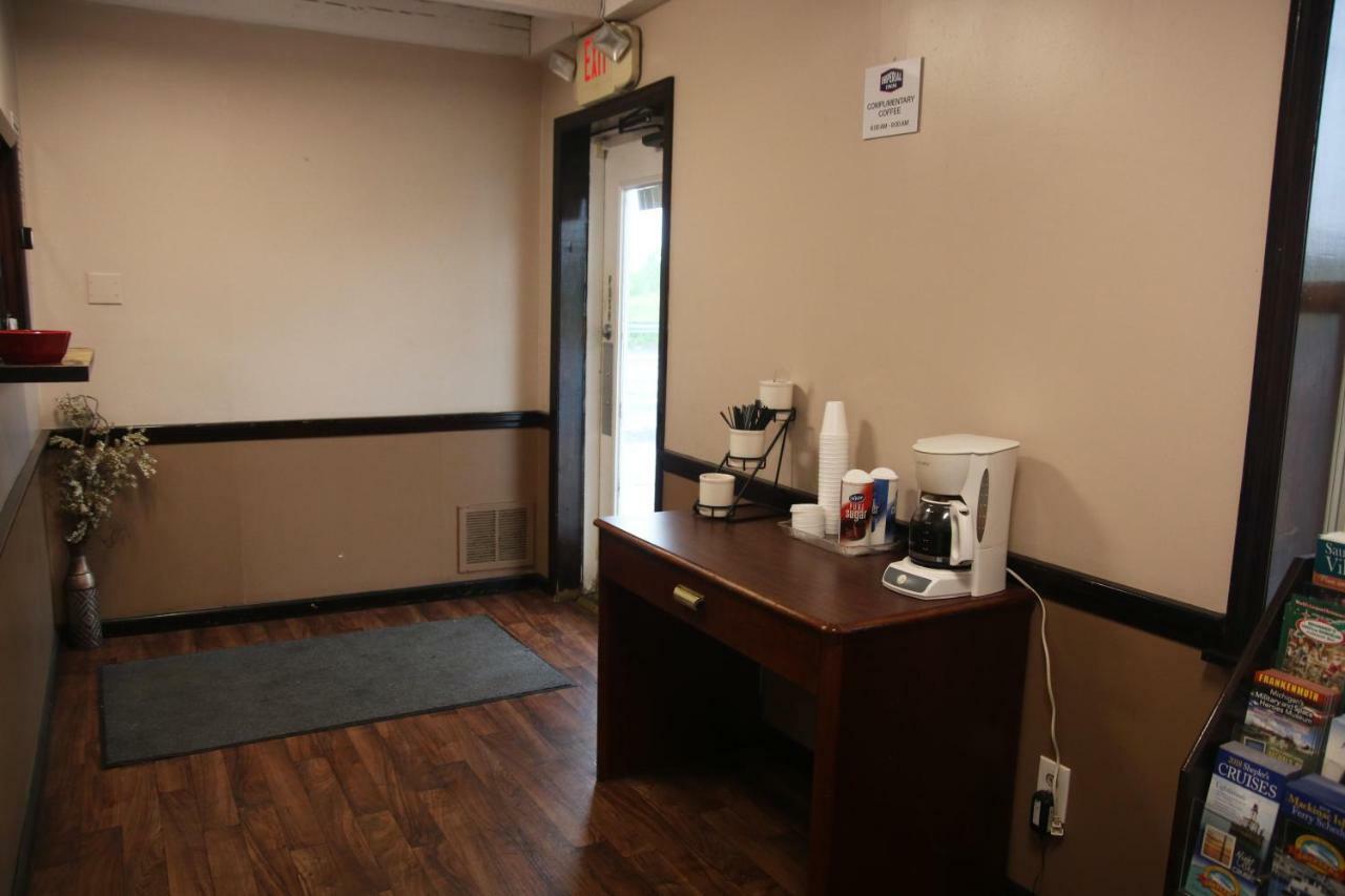 Imperial Inn Grand Blanc Bagian luar foto